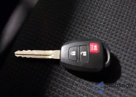 2017 Toyota Rav4 Xle из США, поврежденный, VIN JTMRFREVXHJ706137